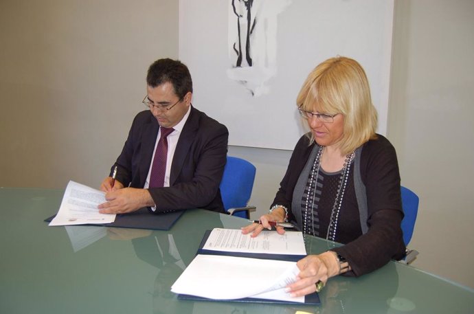 Firma Del Acuerdo De La Universidad De Zaragoza (UZ) Con La Universidad Andina