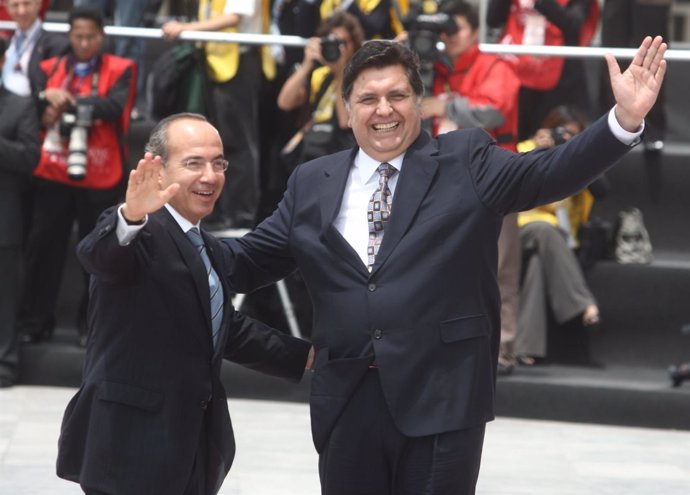 Los Presidentes De México, Felipe Calderón, Y De Perú, Alan García.