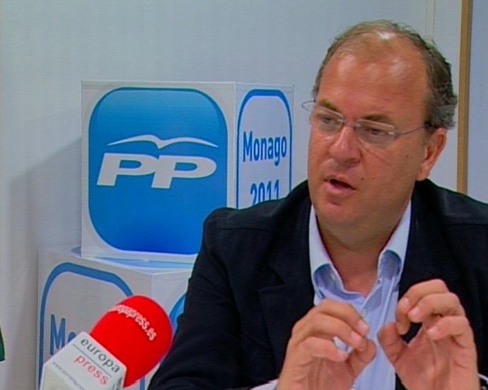 Monago insta a "quitarle el aparato de oxigeno" a Bildu