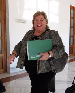 La Consejera De Agricultura Y Pesca, Clara Aguilera, En El Parlamento 