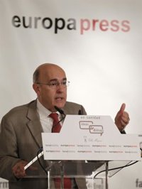 Cataluña.- Más de 1.500 sanitarios se concentran ante los hospitales para protestar por los recortes