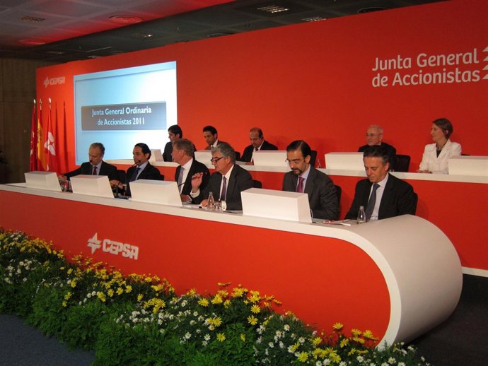 El Consejero Delegado De Cepsa, Dominique De Riberolles, Durante La Junta Genera