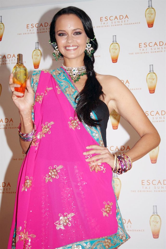 Shaila Durcal En La Presentación De Una Fraganicia