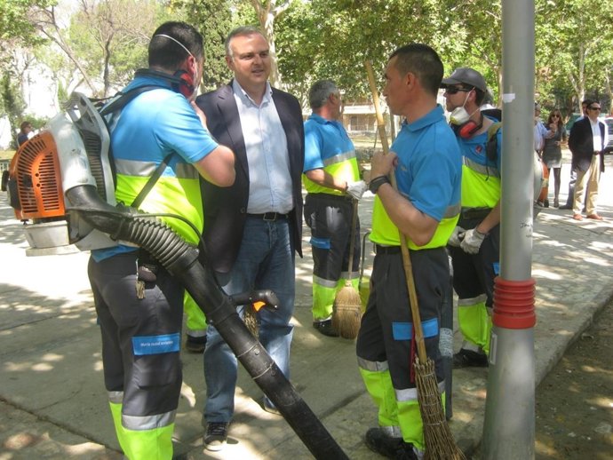 Ros Con El Servicio De Limpieza