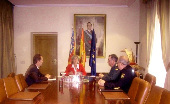 Encarna Llinares Y El Cónsul Británico