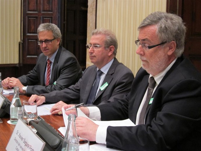 Representantes De Unnim Y Catalunyacaixa En El Parlament