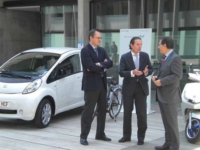 El Director General De Peugeot España Rafael Prieto Visita El Campus De Esade