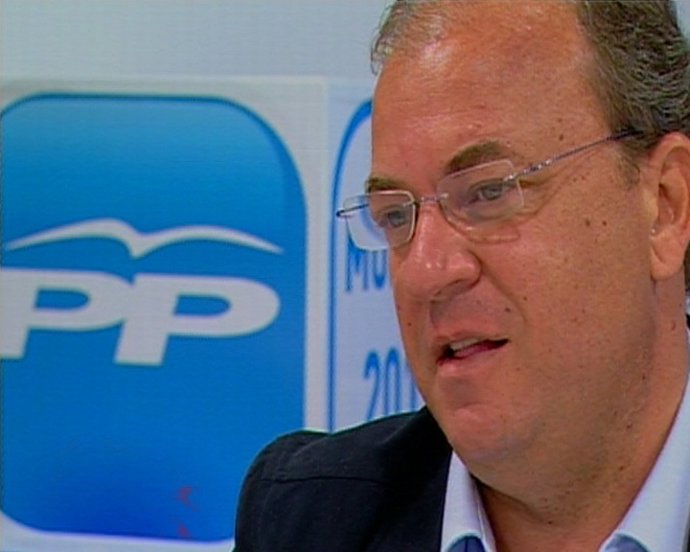 Monago insta a "quitarle el aparato de oxígeno" a Bildu