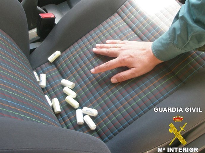 NP Guardia Civil (Detenido Cuando Transportaba Once Cilindros De Cocaína Oculta 