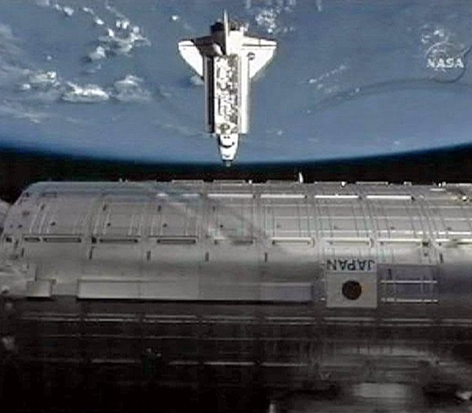 El Endeavour llega a la Estación Espacial Internacional