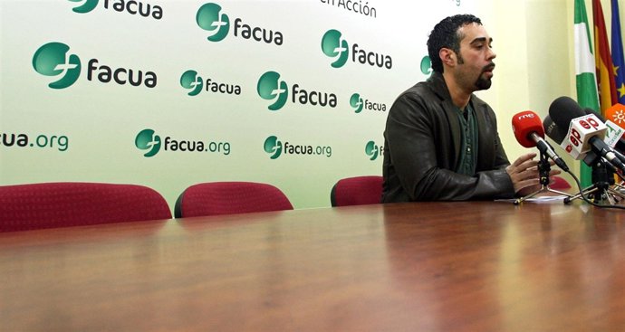 El portavoz de Facua, Rubén Sánchez, en una rueda de prensa
