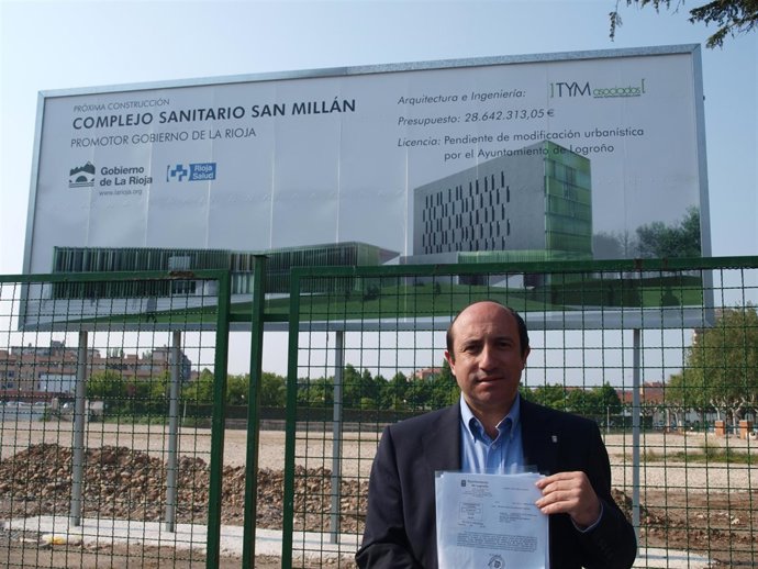 Vicente Urquía Ante El Cartel Del San Millán      