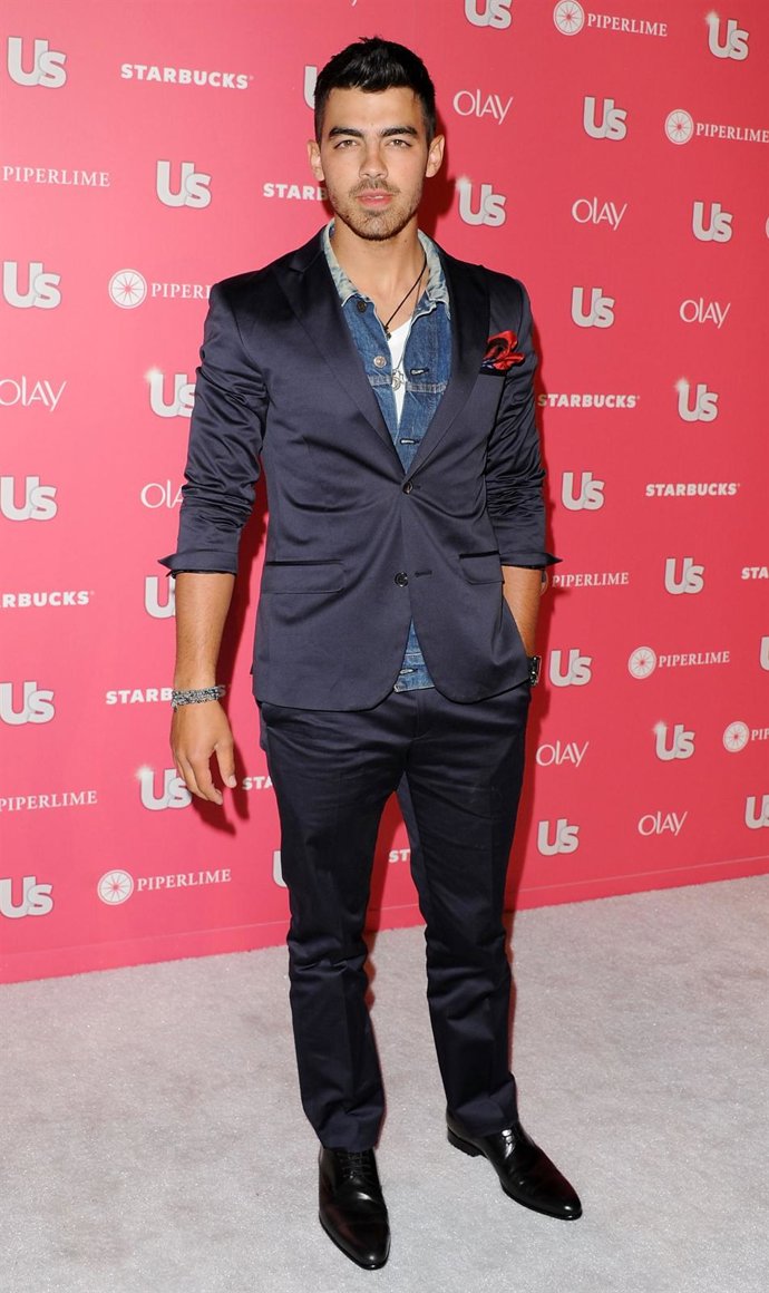 Joe Jonas En La Fiesta De Los Premios Estilo De La Revista 'Us Weekly'
