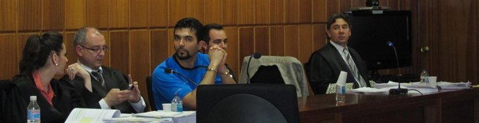 Pedro S.G. Junto A Sus Abogados