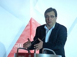 Guillermo Fernández Vara En Un Acto Del Partido