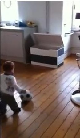 Niño Futbolista Holandés