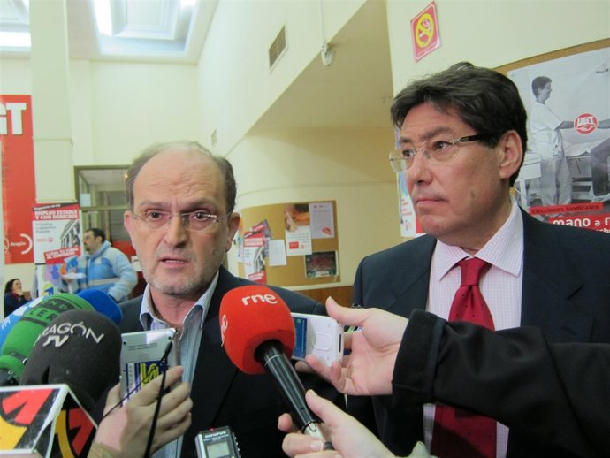 El Secretario General De UGT Aragón Y El Consejero De Inustria, Comercio Y Turis