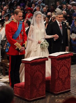 El Príncipe Guillermo Y Kate Middleton Se Convierten En Marido Y Mujer
