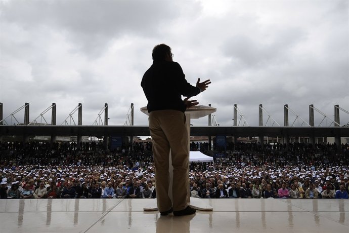 Alberto Núñez Feijóo Dirigiéndose A 12.000 Simpatizantes En La Romería Del Ppdeg