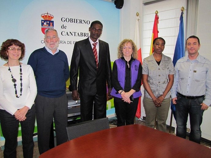 Díaz Tezanos Con Becarios Guineanos