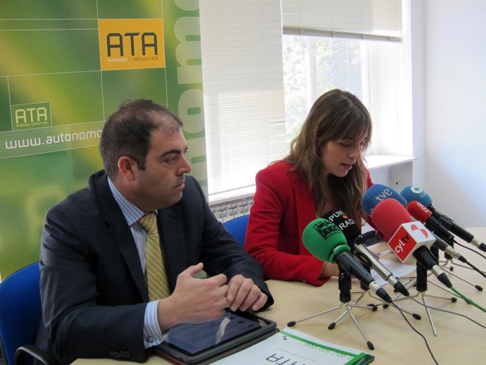 La Presidenta Regiona De ATA, Soraya Mayo, Junto Al Presidente Nacional