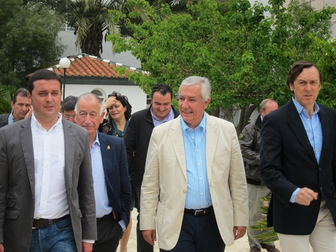 Arenas A Su Llegada A Olula Del Río Para Apoyar Al Candidato Del PP