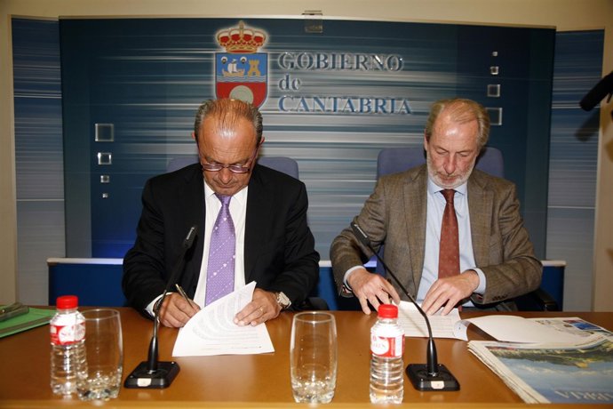 El Consejero De Cultura Y El Represnetamnte De Brittany Ferries