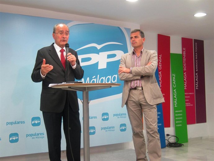 De La Torre Acompañado Por Andrade En La Presentación De 'Alcalde 25 Horas'