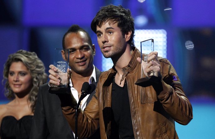 El Cantante Enrique Iglesias Recoge Sus Galardones En Los Billboard Latin Awards