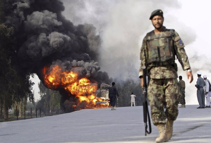 Convoy De La OTAN Atacado Por Los Talibanes En Afganistán