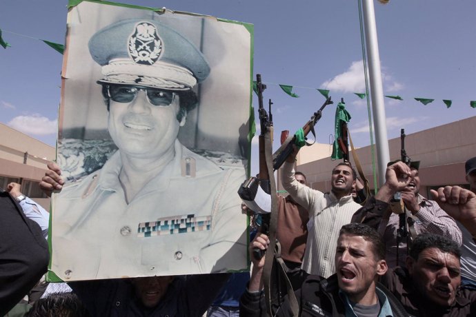 Soldados Leales A Gadafi Celebran La Marcha De Los Combates