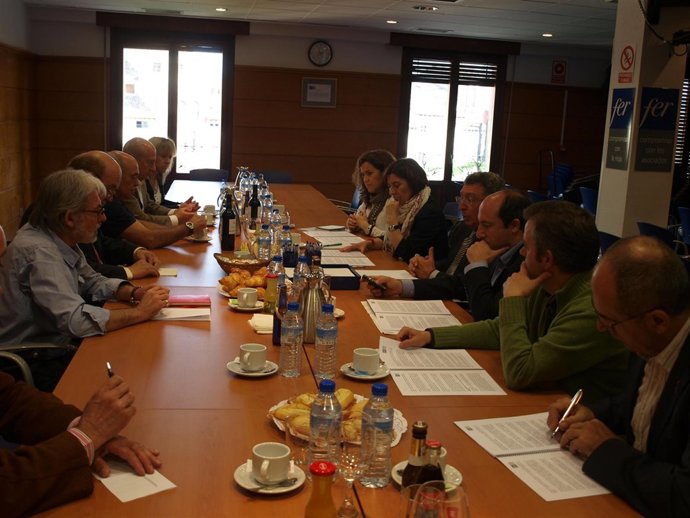 Santos Durante La Reunión Con La FER     