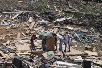 Obama promete ayuda urgente tras presenciar las consecuencias de los tornados
