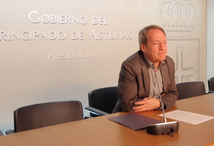 El Consejero De Medio Rural Y Pesca Del Principado De Asturias, Aurelio Martín