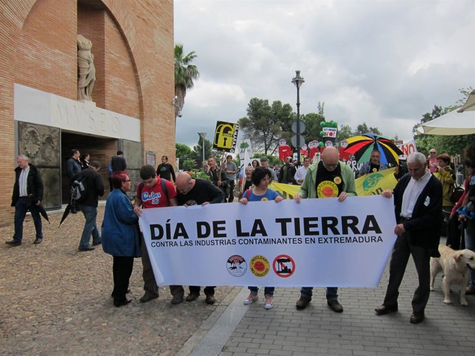 Manifestación Del Día De La Tierra En Mérida