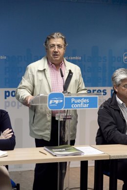 Sevilla (Andalucia)-    Zoido Mantiene Una Reunion De Estrategia Con Su Equipo 3