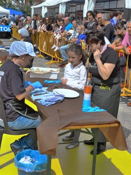 Taller de elaboración de anchoas en Santoña