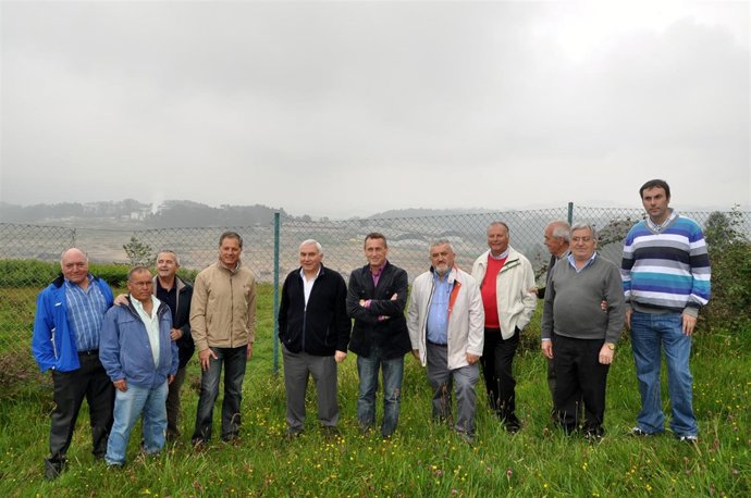 Juan Morales Con Vecinos De La Zona De Serín.