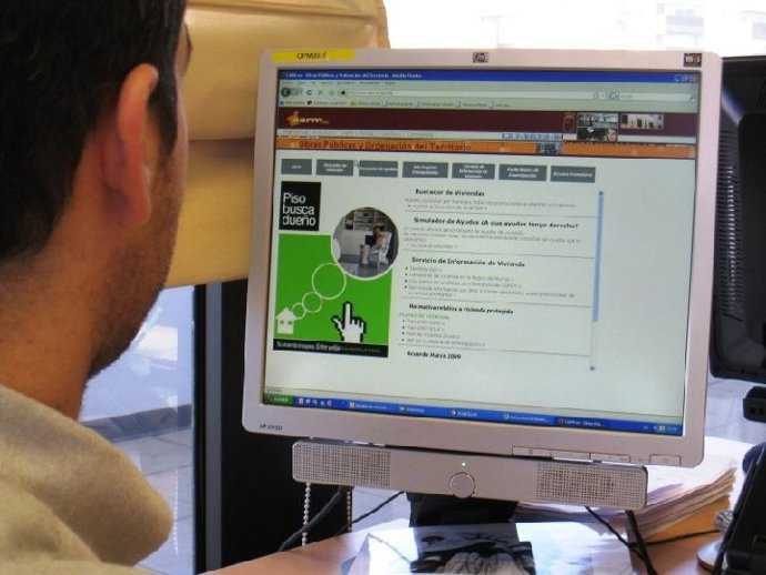 Un Usuario En El Portal Regional De Vivienda