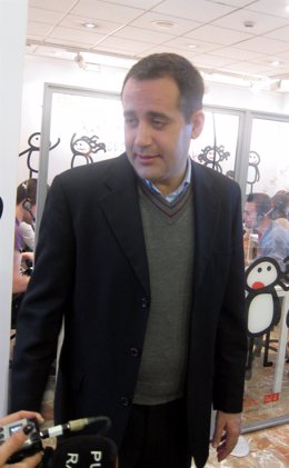 Jorge Alarte en la sede del PSPV de Blanquerías