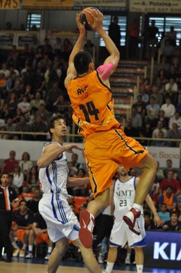 Gustavo Ayón Y Ante Tomic