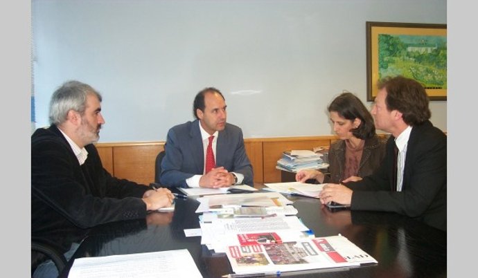 Ignacio Diego con representantes del Foro de la Familia