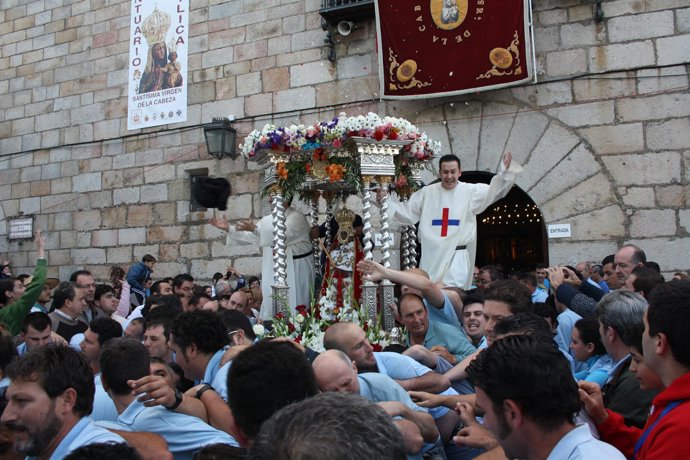 La Virgen De La Cabeza Saliendo Del Santuario
