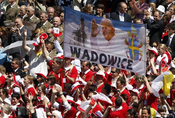 Fieles En La Beatificación De Juan Pablo II