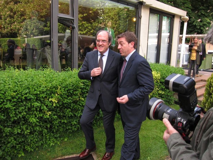 El Minsitro Gabilondo Y El Secretario General Del PSN, Roberto Jiménez.