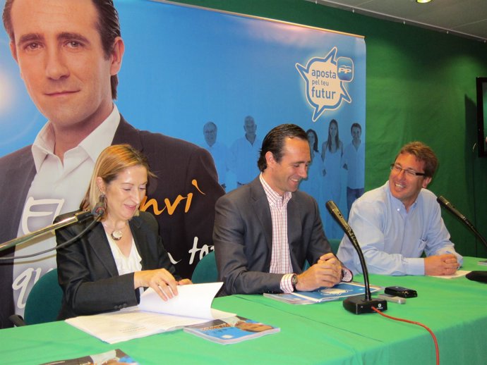 Pastor Y Bauzá En La Presentación De Las Propuestas Sanitarias.
