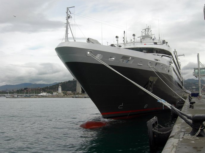 El Buque Crucero 'L'austral' En Su Primera Visita Al Puerto De Málaga