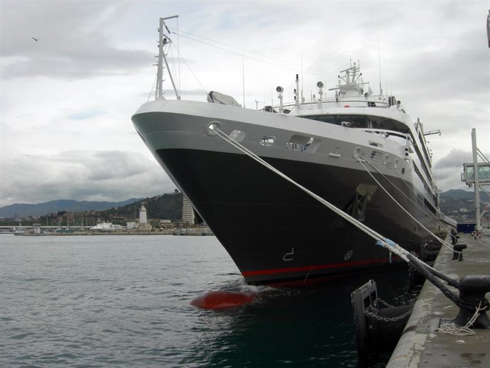 El Buque Crucero 'L'austral' En Su Primera Visita Al Puerto De Málaga