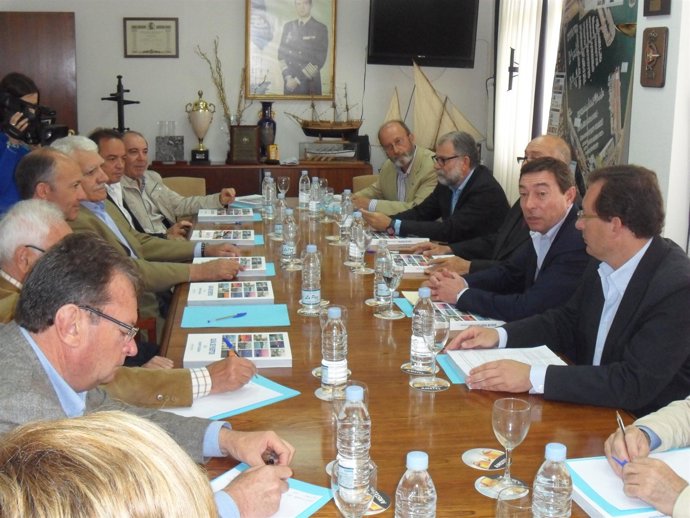 El Conseller Mario Flores Con Representantes De Instalaciones Náuticas