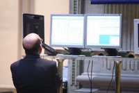 El Ibex 35 cede un 0,01% 